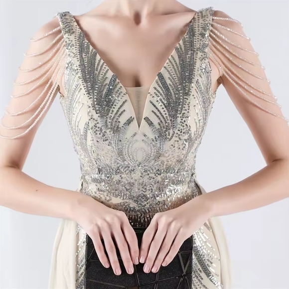 Elegant Silver Evening Gown - Picture 11 of 16